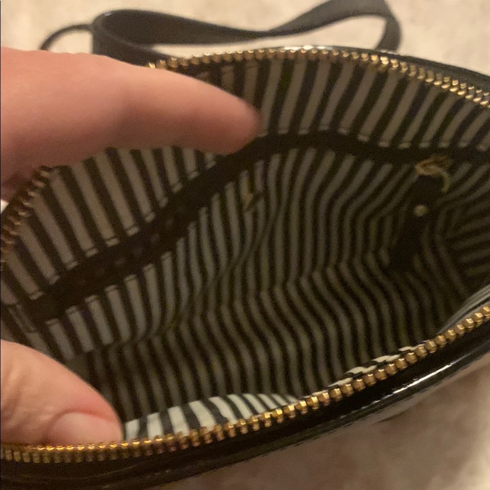 Kate Spade Black and Cream Crossbody Bag with Minimalist Design - Picture 5 of 5